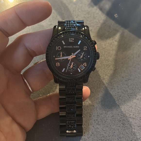 Michael Kors black watch - Picture 5 of 5